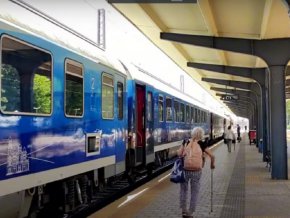 Ад в новите вагони на бързия влак от София до Бургас – климатиците не работят, а прозорците не се отварят