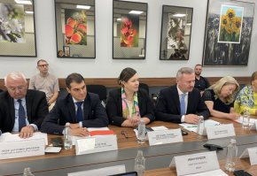Министър Милошев проведе работна среща с МВнР и представители на туристическия бизнес