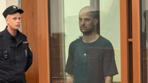 Американският журналист Еван Гершкович е осъден от руски съд на 16 години затвор, след като е признат за виновен в шпионаж