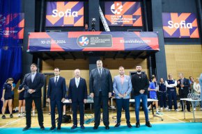   Зам.-министър Младенов награди европейския шампион по волейбол за мъже под 18 години