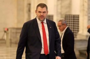 Пеевски изпрати в МВР, прокуратурата и ДАНС доклада за корупцията в Агенция Митници