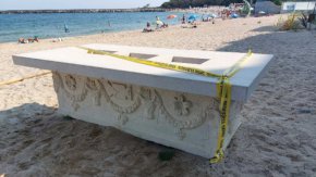 Бивш полицай откри саркофаг от римската епоха на плаж у нас