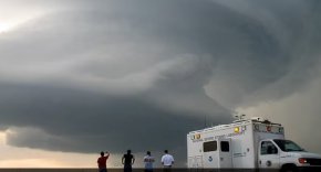 3-ма истински преследвачи на бури разкриват какво наистина е да изучаваш торнадо