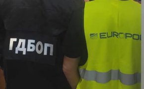 Арестуваха 8 души за трафик на мигранти по Балканския маршрут