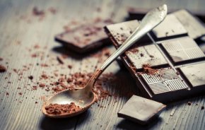 Органичният и обикновеният черен шоколад са замърсени с олово и кадмий