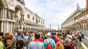 Венеция ограничава броя на хората в туристическите групи