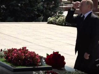 Руският президент Владимир Путин посети вчера Беслан в руския Северен