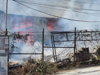 Голям пожар гори до Военна болница във Варна Сигналът е