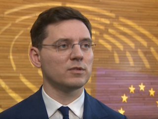 Румънският премиер Марчел Чолаку съобщи официално че предлага евродепутата от