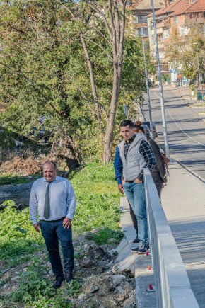 Министърът на околната среда и водите на проверка в Царево