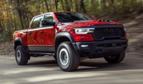 Ram 1500 RHO от 2025 г. губи лая на TRX, но запазва захапката си