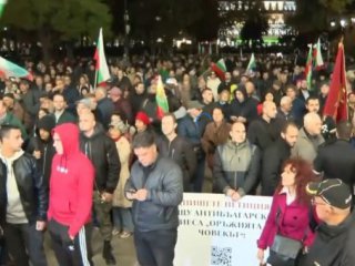 Не отмениха премиерата на Малкович в Народния заради протеста