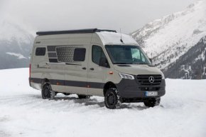 Мерцедес-Бенц Sprinter RV се издига нагоре: VanLife