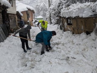 Какъв е проблемът, че има 20 см сняг в Балкана декември месец: Протестиращи в Троян