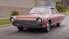 Джей Лено е възстановил двигателя на своя автомобил Chrysler Turbine Car