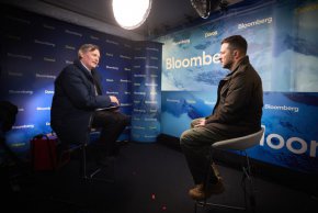 Зеленский заяви, че може да разговаря с Путин: Bloomberg