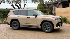 Вижте хибрида Lexus LX 700h от 2025 г.