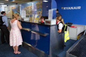 Пътниците на Ryanair се възмущават от „нелепото“ ново правило за качване на борда