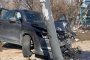 Кола удари стълб до автобусна спирка в София, има пострадали 