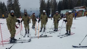 Съвместна алпийска подготовка на военни от България и Румъния 