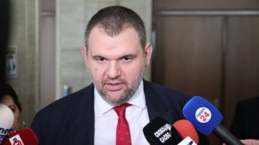 Пеевски: Джевдет Чакъров и синът му имат 500 млн. евро. Дали някой от тях е извадил една стотинка от джоба си, за да помогне на хората?