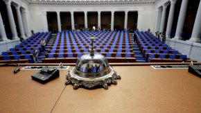 От парламентарната груп отбелязват още, че "просперитетът на държавата и благоденствието на хората са първостепенен приоритет и няма да допуснем изтласкването на заден план на разрешаването на този най-важен проблем - поскъпването на живота, още повече, когато държавата разполага с достатъчно механизми да се намеси".