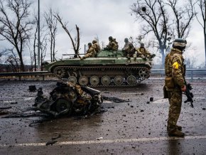 Новината идва на фона на обявената тази седмица пауза в оказването на ключовата американска военна помощ за Украйна в рамките на промяната на политика на САЩ към войната при президента Доналд Тръмп. 