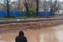 На „Опълченска“ всичко кълве!“: Мъж лови риба в центъра на София