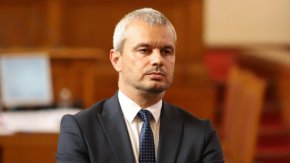 Възраждане настоява за оставката на Наталия Киселова заради референудма за еврото