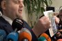 Пеевски показа снимка на Антон Славчев и К. Петков:Тези две момчета, вижте как се хилят и обичат. Повече няма какво да кажа