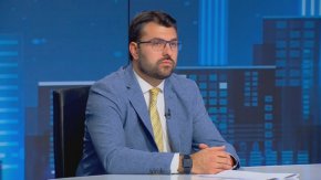 Министър Георг Георгиев гласува само със снимка на личната си карта, наказват СИК