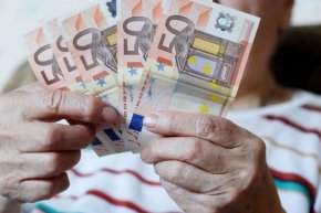 Превалутирането на пенсии, добавки и обезщетения ще се извърши автоматично: НОИ