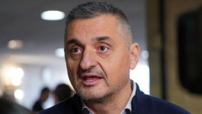 Има страхотни безумия – Лада Нива тегли 6 вагона: Кирил Добрев за атракционните влакчета