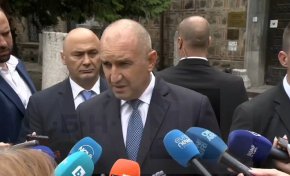 Не приемам внушенията, че саботирам работата на правителството: Радев