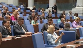  Киселова закри днешното заседание на НС поради липса на кворум