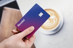 Револют спира да работи с левове