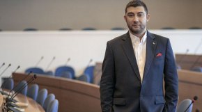  Завръщането на ауспусите, предлагат край на безплатното паркиране за електрически коли в София