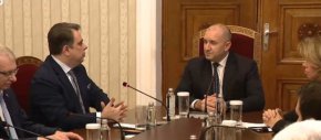 100% машинно гласуване с контролно броене на разписките: Радев при консултацията с ППДБ