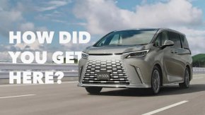 Засякоха луксозен миниван Lexus в Калифорния: как се е озовал там?