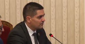 България не е далеч от революция: Р. Василев при Радев