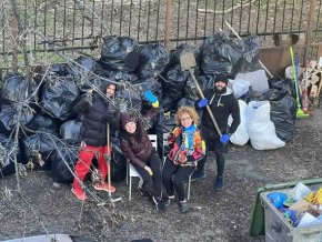   18 дни непочистен боклук в Хаджи Димитър: ФОТО НА ДЕНЯ  