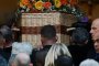 Носачи пренасят ковчега на Брижит Бардо по време на погребението ѝ в църквата Нотр‑Дам дьо л’Асомпсион в Сен Тропе