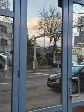 Вандалско нападение над българското посолство в Скопие: МВнР излезе с остра позиция