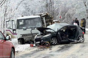  Все още издирват шофьора, убил баща и дъщеря край Микре