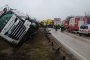   Тежка катастрофа с 3 камиона и кола на главен път Е-79, има загинал 