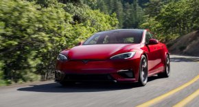 Край за Tesla Model S и Model X, бъдещето е на роботите