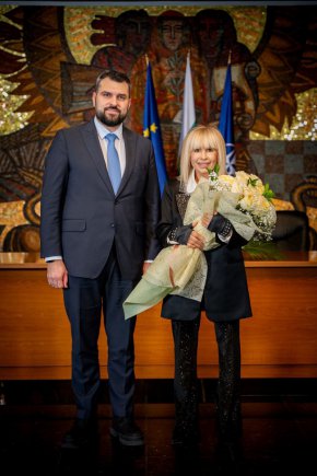  Лили Иванова бе удостоена със Златна лаврова клонка на Министерството на външните работи