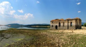 Задържаха мъж за убийството на двете кошути край язовир Жребчево