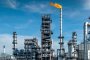 $102 удари нефтът след израелски удари по 30 хранилища, САЩ недоволстват