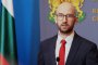 Служебните режат разходите